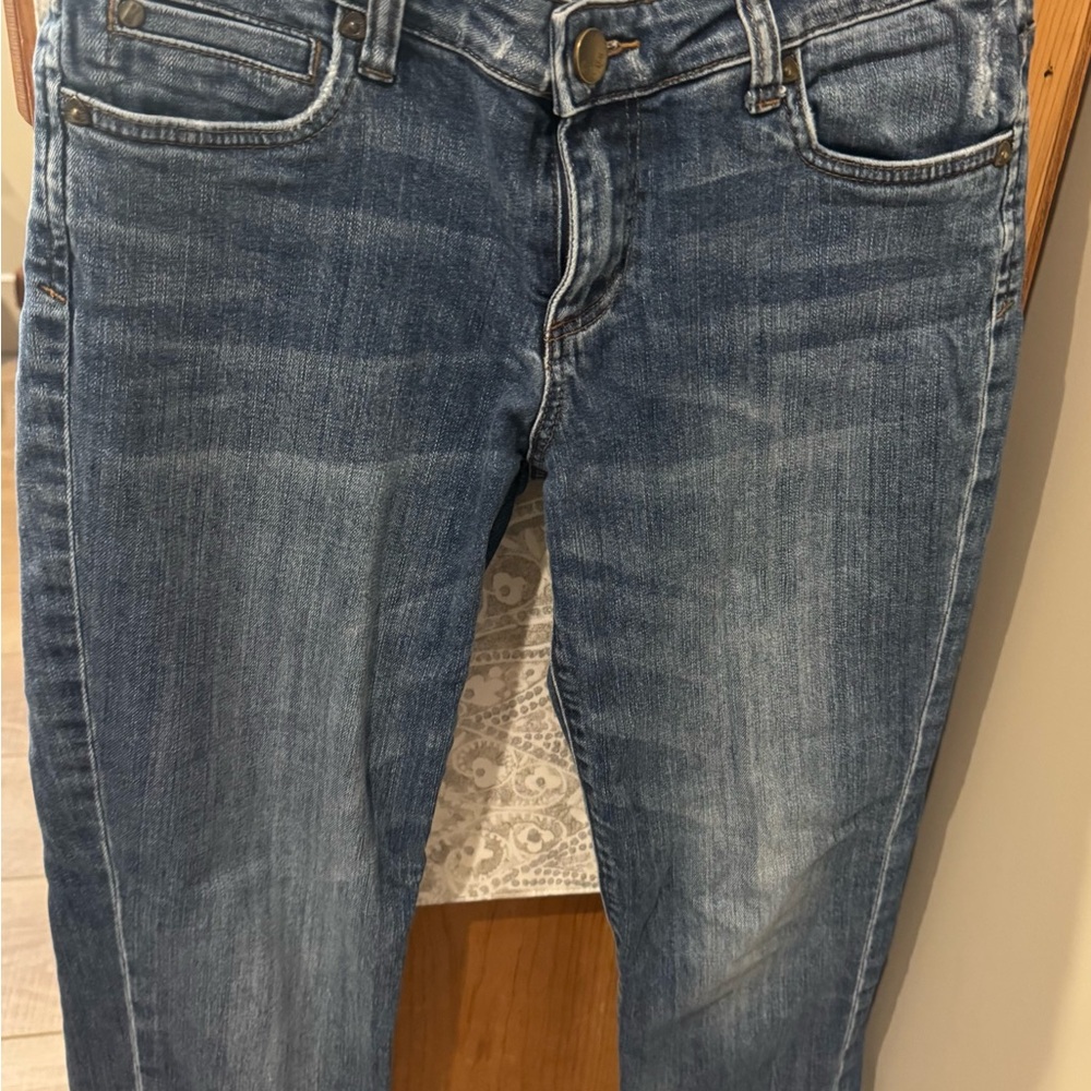 Kut from the Cloth Straight Leg Jeans in Medium Blue Wash